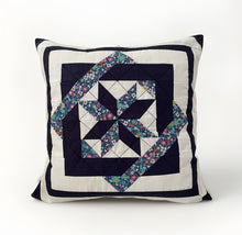 Lade das Bild in den Galerie-Viewer, Patchwork Kissenhülle, Landhausstil Kissenbezug, blau/weiß 40x40cm

