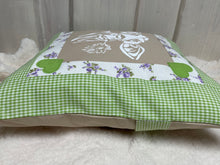 Carregar imagem no visualizador da galeria, Patchwork Kissenhülle, Landhausstil Kissenbezug, beige/grün 40x40cm.
