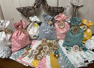 Adventskalender für Kinder ,Landhausstil Adventskalender zum Befüllen, 24 Säckchen zum Advent , Adventskalender Zahlen aus Holz, pastellfare