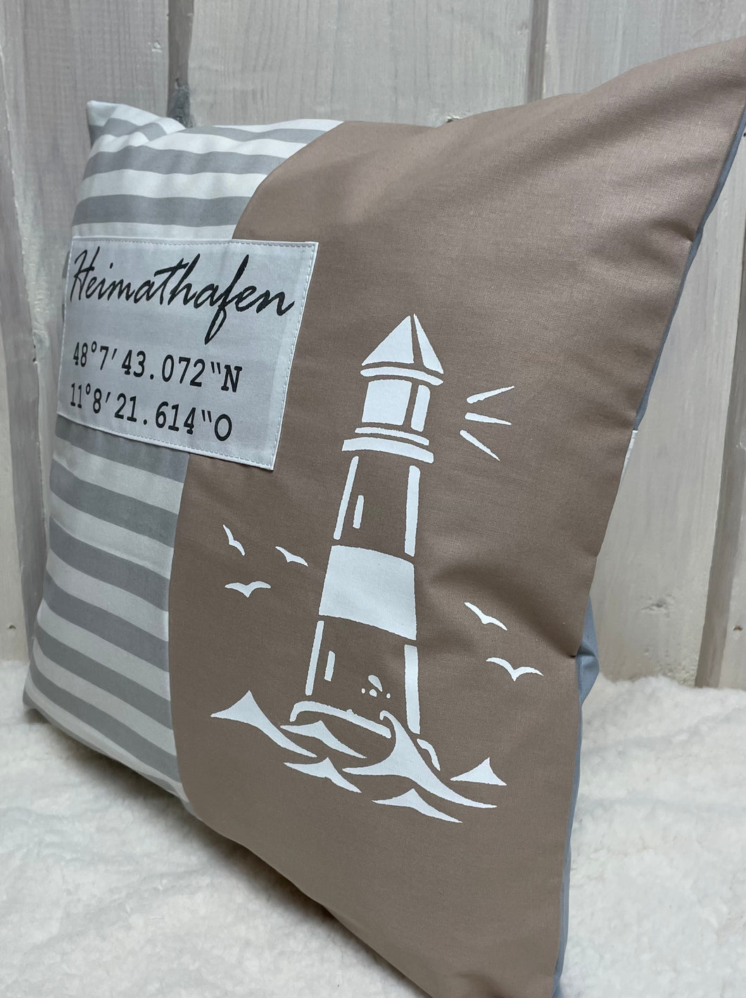 Maritimer Kissenbezug personalisiert mit den Koordinaten von deinem Zuhause * Heimathafen * grau/weiß/beige