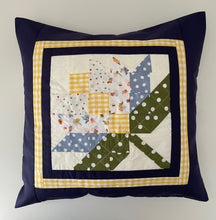 Lade das Bild in den Galerie-Viewer, Patchwork Kissenhülle, Landhausstil Kissenbezug, blau/grün/gelb 40x40cm
