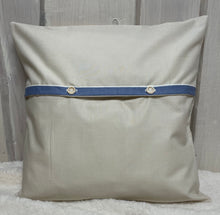 Carregar imagem no visualizador da galeria, Patchwork Kissenhülle, Landhausstil Kissenbezug, blau / creme 40x40cm.

