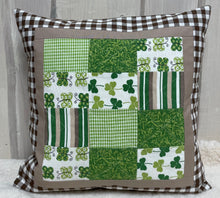 Carregar imagem no visualizador da galeria, Patchwork Kissenhülle, Landhausstil Kissenbezug, braun/grün 40x40cm.
