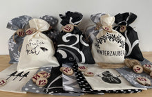 Lade das Bild in den Galerie-Viewer, Adventskalender,Landhausstil Adventskalender zum Befüllen, 24 Säckchen zum Advent, schwarz/grau/creme
