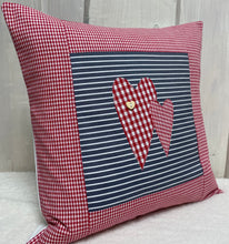 Carregar imagem no visualizador da galeria, Patchwork Kissenhülle, Landhausstil Kissenbezug, rot/blaugrau 40x40cm
