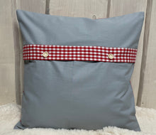Carregar imagem no visualizador da galeria, Patchwork Kissenhülle, Landhausstil Kissenbezug, rot/grau 40x40cm.
