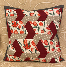 Carregar imagem no visualizador da galeria, Patchwork Kissenhülle in 3D Optik, Landhausstil Kissenbezug, rot/weiß/anthrazit 40x40cm
