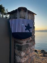 Charger l'image dans la galerie, Große Handgefertigte maritime Strandtasche Seestern in blau/weiß gestreift, Masse: ca. 56x39x18cm
