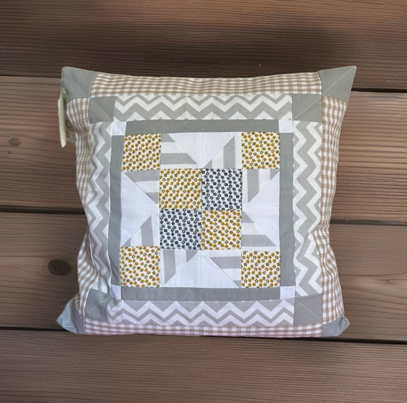 Patchwork Kissenhülle, Landhausstil Kissenbezug, grau/weiß/gelb 40x40cm