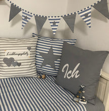 Load image into Gallery viewer, Maritime Patchwork Decke, Tagesdecke, Kinderdecke, Bettüberwurf 130cm x 200cm blau/grau
