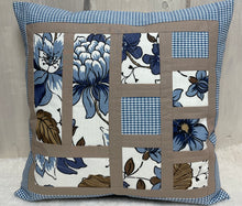 Carregar imagem no visualizador da galeria, Patchwork Kissenhülle, Landhausstil Kissenbezug, blau / beige 40x40cm.
