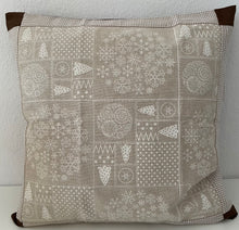 Lade das Bild in den Galerie-Viewer, Weihnachtliche Kissenhülle * Kissenbezug, beige/braun
