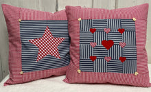 Carregar imagem no visualizador da galeria, Patchwork Kissenhülle, Landhausstil Kissenbezug, rot/blaugrau 40x40cm
