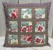 Carregar imagem no visualizador da galeria, Patchwork Kissenhülle, Landhausstil Kissenbezug, beige/mint 40x40cm.
