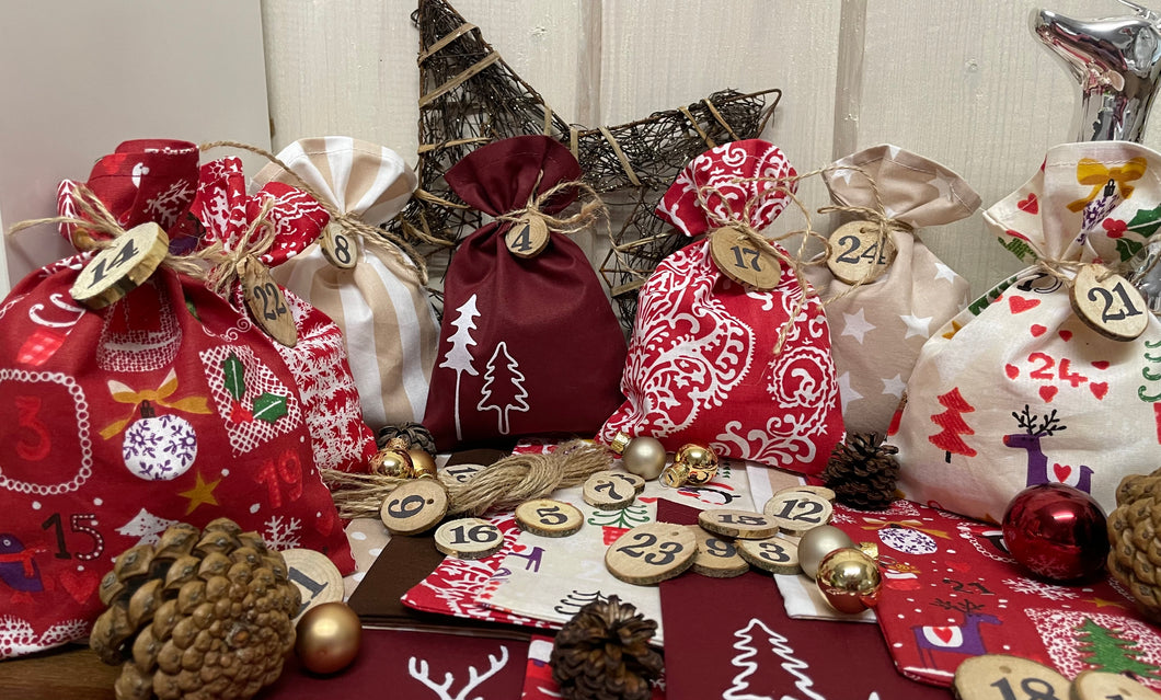 Adventskalender,Landhausstil Adventskalender zum Befüllen, 24 Säckchen zum Advent , Adventskalender Zahlen aus Holz, rot/beige