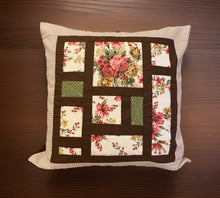 Lade das Bild in den Galerie-Viewer, Patchwork Kissenhülle, Landhausstil Kissenbezug, braun /beige/grün 50x50cm
