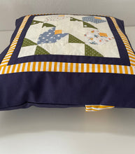 Lade das Bild in den Galerie-Viewer, Patchwork Kissenhülle, Landhausstil Kissenbezug, blau/grün/gelb 40x40cm
