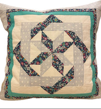 Carregar imagem no visualizador da galeria, Patchwork Kissenhülle, Landhausstil Kissenbezug, türkis/weiß/blau 50x50cm
