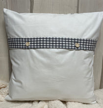 Carregar imagem no visualizador da galeria, Patchwork Kissenhülle, Landhausstil Kissenbezug, grau /weiß 40x40cm.
