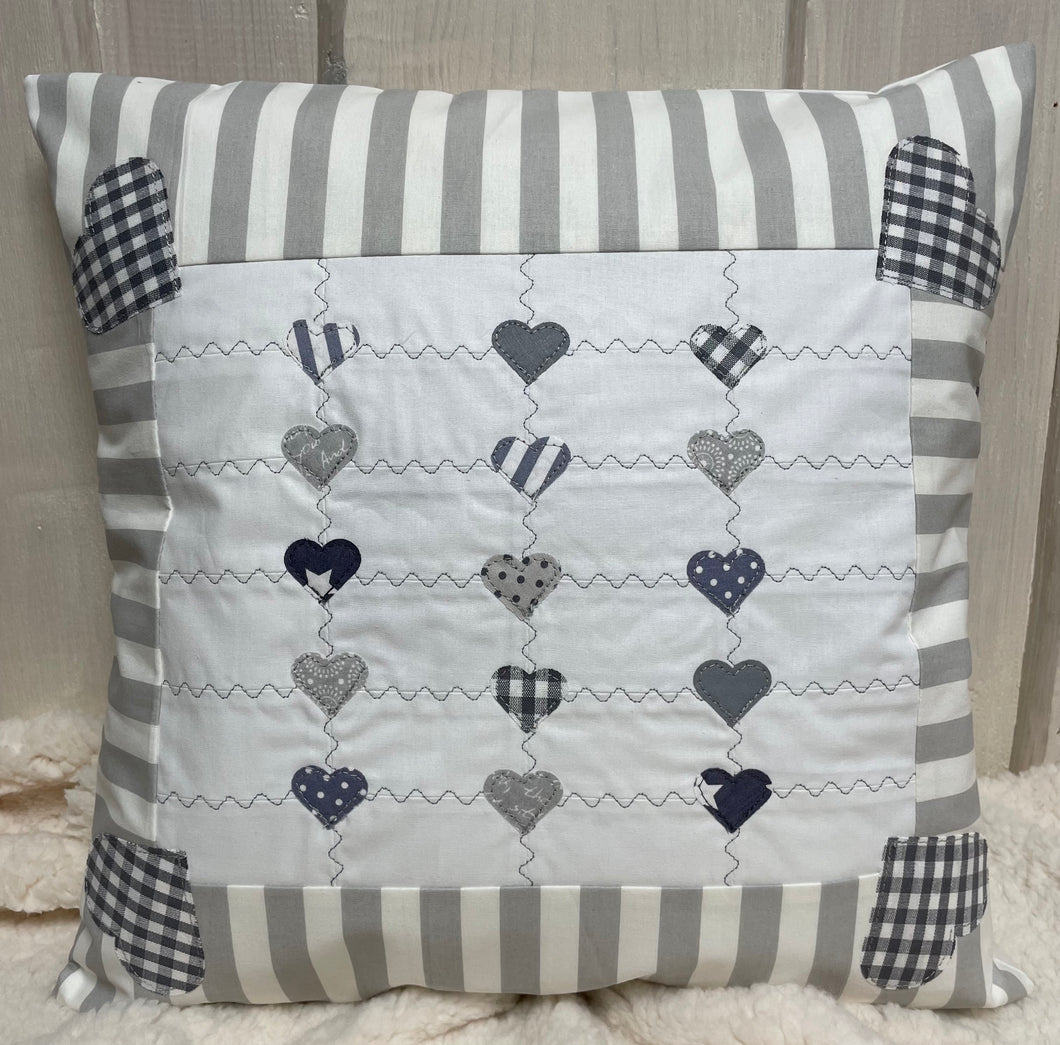 Patchwork Kissenhülle, Landhausstil Kissenbezug, grau /weiß 40x40cm.