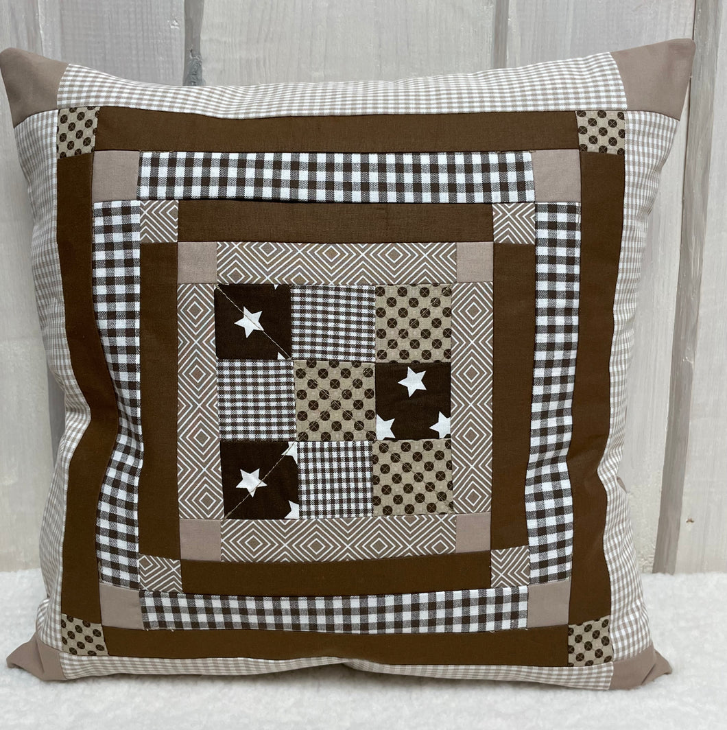 Patchwork Kissenhülle, Landhausstil Kissenbezug, beige /braun 40x40cm.