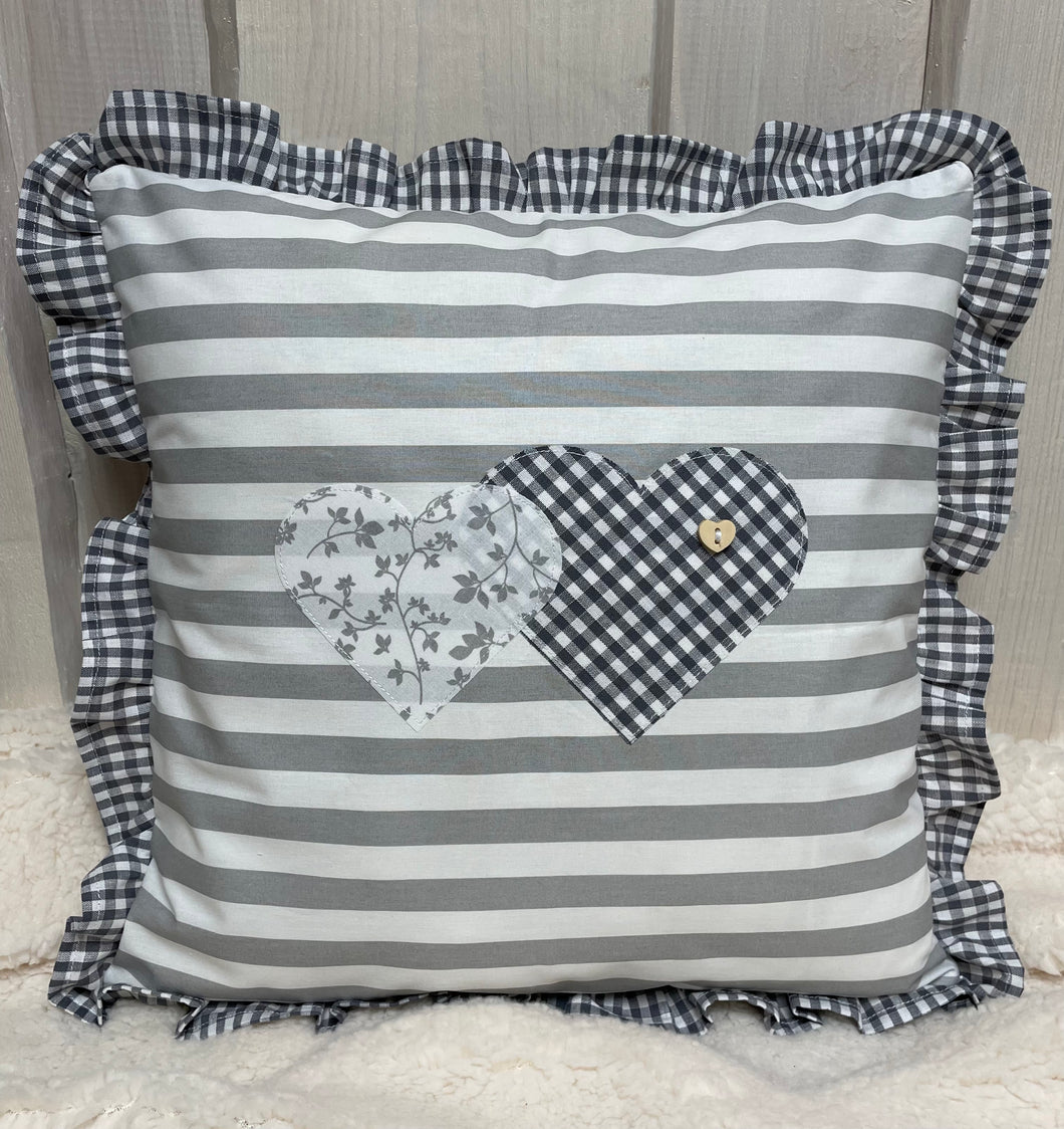 1x country house style cushion cover * cushion cover with ruffles * decorative cushion * hearts * grey/white