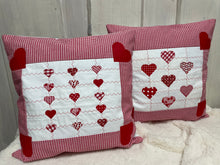Carregar imagem no visualizador da galeria, Patchwork Kissenhülle, Landhausstil Kissenbezug, rot/weiß 40x40cm.
