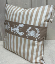 Lade das Bild in den Galerie-Viewer, Maritime Kissenhülle, Kissenbezug, Landhausstil Kissen, Dekokissen * Krebse * beige/weiß
