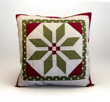Charger l'image dans la galerie, Patchwork Kissenhülle, Landhausstil Kissenbezug, rot/grün/weiß 40x40cm
