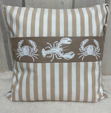 Lade das Bild in den Galerie-Viewer, Maritime Kissenhülle, Kissenbezug, Landhausstil Kissen, Dekokissen * Krebse * beige/weiß

