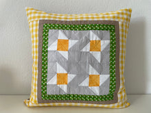 Carregar imagem no visualizador da galeria, Patchwork Kissenhülle, Landhausstil Kissenbezug, grau/gelb/grün/beige 40x40cm
