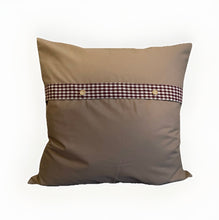 Load image into Gallery viewer, Patchwork Kissenhülle, Landhausstil Kissenbezug, beige/weinrot
