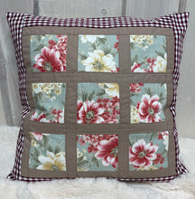 Carregar imagem no visualizador da galeria, Patchwork Kissenhülle, Landhausstil Kissenbezug, beige/mint 40x40cm.
