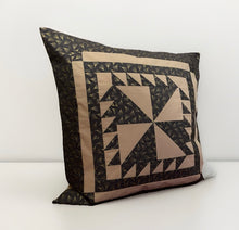 Carregar imagem no visualizador da galeria, Patchwork Kissenhülle, Landhausstil Kissenbezug, grau/beige  50x50cm
