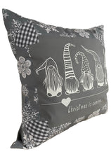 Carregar imagem no visualizador da galeria, Weihnachtliche Kissenhülle * Landhausstil Kissenbezug * Dekokissen *grau/weiß
