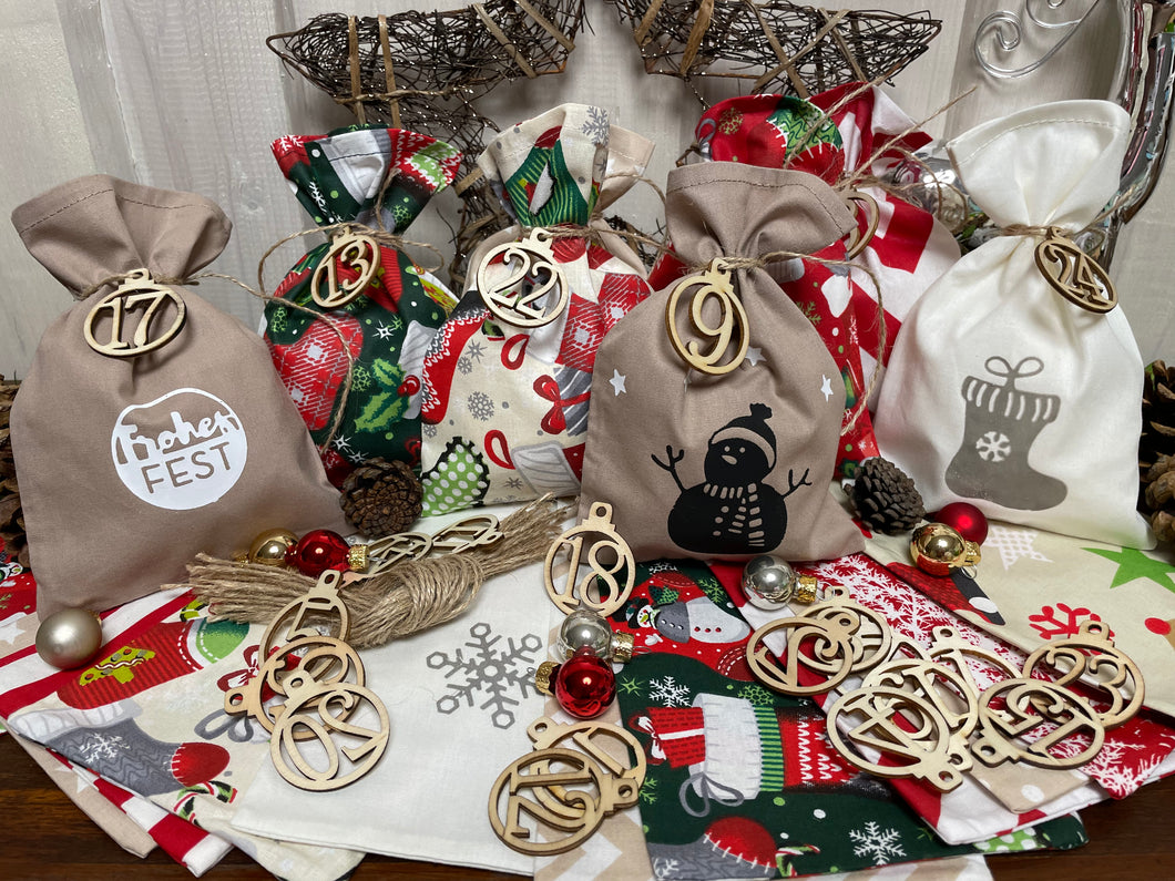 Adventskalender,Landhausstil Adventskalender zum Befüllen, 24 Säckchen zum Advent , Adventskalender Zahlen aus Holz, rot/beige/grün