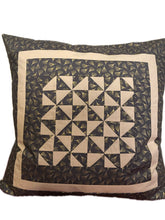 Carregar imagem no visualizador da galeria, Patchwork Kissenhülle, Landhausstil Kissenbezug, grau/beige  50x50cm
