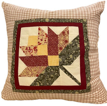 Carregar imagem no visualizador da galeria, Patchwork Kissenhülle, Landhausstil Kissenbezug, beige/creme/rot/grün
