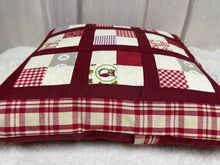Carregar imagem no visualizador da galeria, Patchwork Kissenhülle, Landhausstil Kissenbezug, rot/creme 40x40cm.

