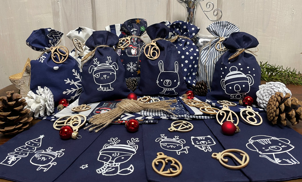 Adventskalender für Kinder, Landhausstil Adventskalender zum Befüllen, 24 Säckchen zum Advent , Adventskalender Zahlen aus Holz, blau /weiß