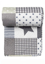Load image into Gallery viewer, Patchwork Decke, Tagesdecke, Kinderdecke, Bettüberwurf 160x230cm grau/weiß/mint
