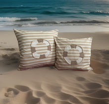 Lade das Bild in den Galerie-Viewer, 1 Maritime Kissenhülle, Kissenbezug, Landhausstil Kissenhüllen, Dekokissen *Rettungsring* beige/weiß gestreift
