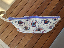 Load image into Gallery viewer, Handgefertigte Kosmetiktasche oder als Handtasche zu nutzen, blau gemustert, 37x25cm

