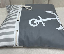 Lade das Bild in den Galerie-Viewer, Maritime Kissenhülle, Kissenbezug, Landhausstil Kissen, Dekokissen Anker grau/weiß
