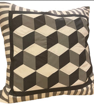 Carregar imagem no visualizador da galeria, Patchwork Kissenhülle in 3D Optik, Landhausstil Kissenbezug, grau/weiß/anthrazit
