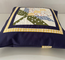 Lade das Bild in den Galerie-Viewer, Patchwork Kissenhülle, Landhausstil Kissenbezug, blau/grün/gelb 40x40cm
