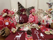 Lade das Bild in den Galerie-Viewer, Adventskalender,Landhausstil Adventskalender zum Befüllen, 24 Säckchen zum Advent , Adventskalender Zahlen aus Holz, rot/beige
