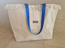 Загрузить изображение в средство просмотра галереи, Handgefertigte Strandtasche in beige, mit einem sehr schönen wasserabweisenden mediterranen Innenstoff
