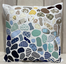 Carregar imagem no visualizador da galeria, Patchwork Kissenhülle, Seeglas Landhausstil Kissenbezug, blau / beige / weiß 40x40cm.
