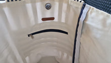 Charger l'image dans la galerie, Große Handgefertigte maritime Strandtasche Seestern in blau/weiß gestreift, Masse: ca. 56x39x18cm
